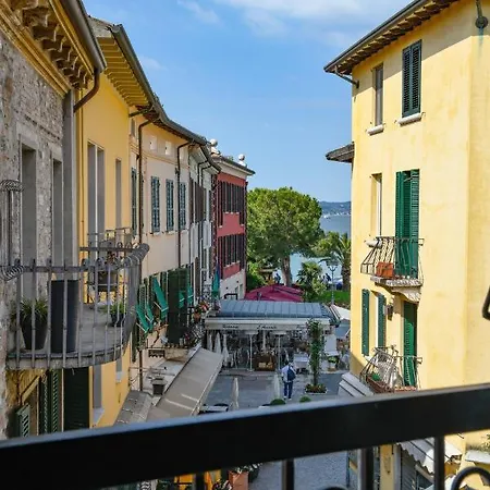 Desenzanoloft Official Partner Marriott Homes & - Queen Of Castle View Apartment Sirmione